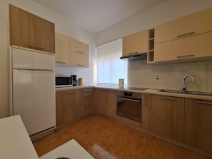 Refrigerador, microondas, horno, placa de cocina