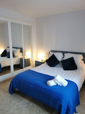 2 makuuhuonetta, silitysrauta/-lauta, Wi-Fi, vuodevaatteet