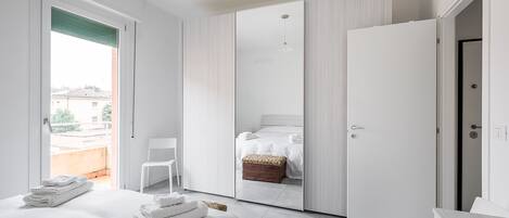 1 chambre, fer et planche à repasser, draps fournis