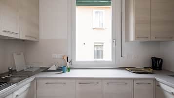 Kühlschrank, Mikrowelle, Ofen, Geschirrspüler