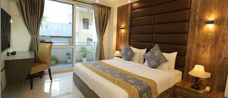 Down duvets, Select Comfort beds, desk, laptop workspace