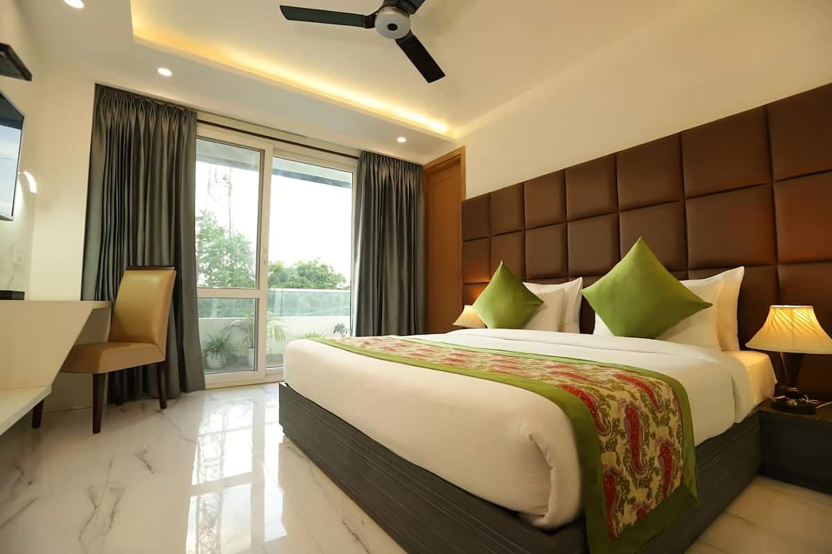 Deluxe Double Room | Down comforters, Select Comfort beds, desk, laptop workspace