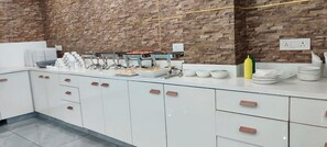 Tägliches Frühstücksbuffet gegen Gebühr