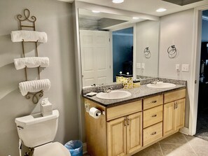 Combined shower/bathtub, hair dryer, towels - Condo Bottom floor- close to the beach (Biloxi)