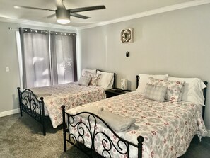 2 bedrooms, WiFi, bed sheets - Condo Bottom floor- close to the beach (Biloxi)