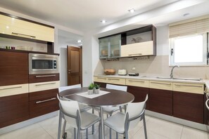 Fridge, microwave, oven, dishwasher