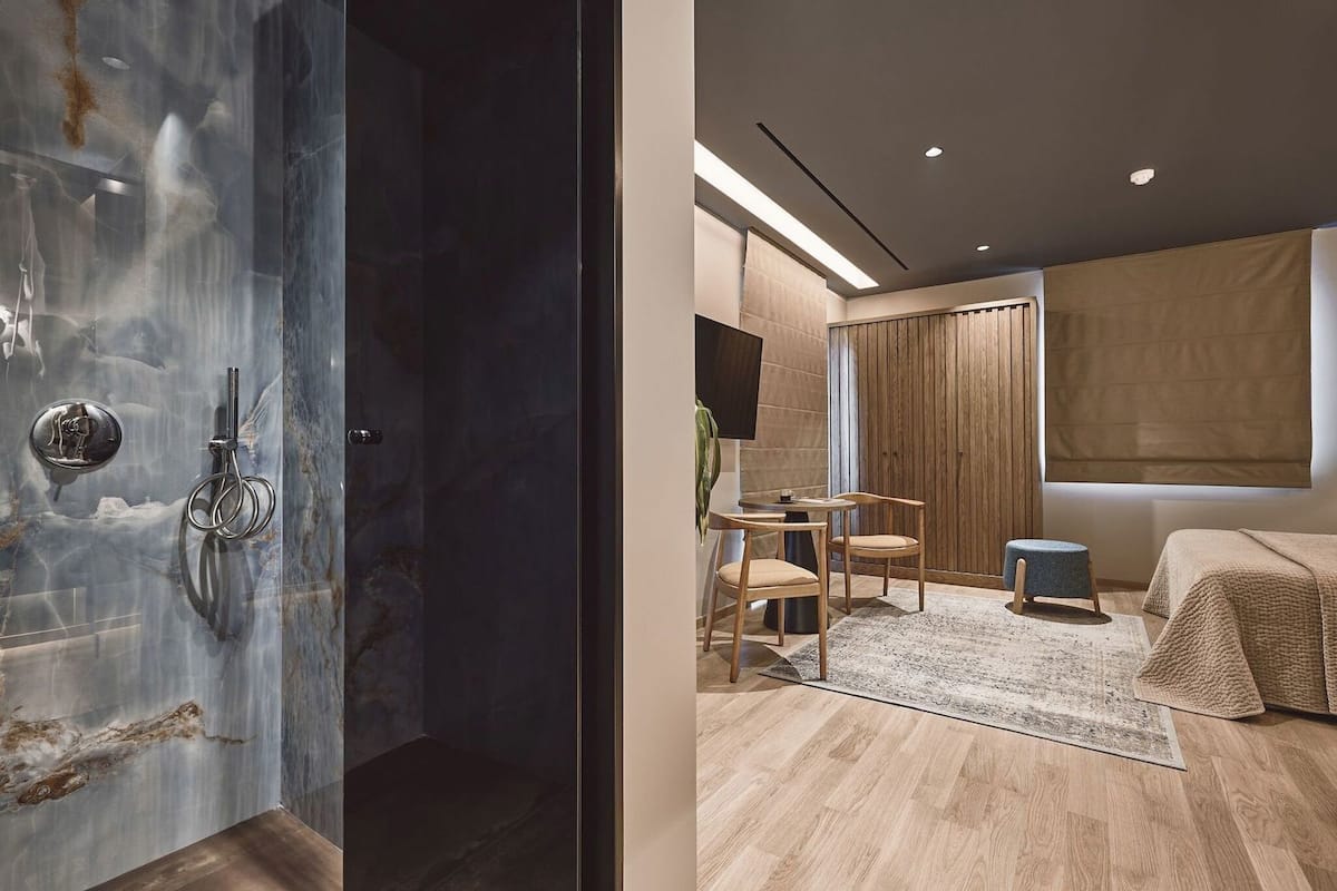 In-room safe, soundproofing, WiFi (free), bed sheets