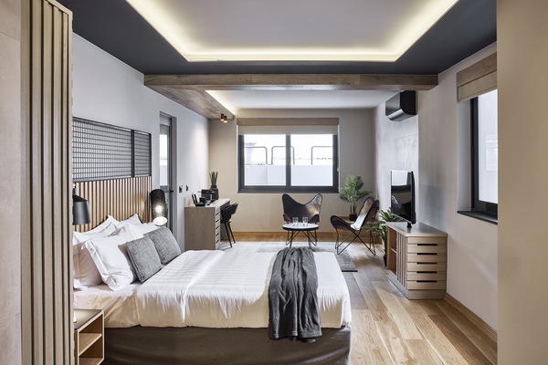 Caja fuerte, sistema de insonorización, wifi gratis y ropa de cama