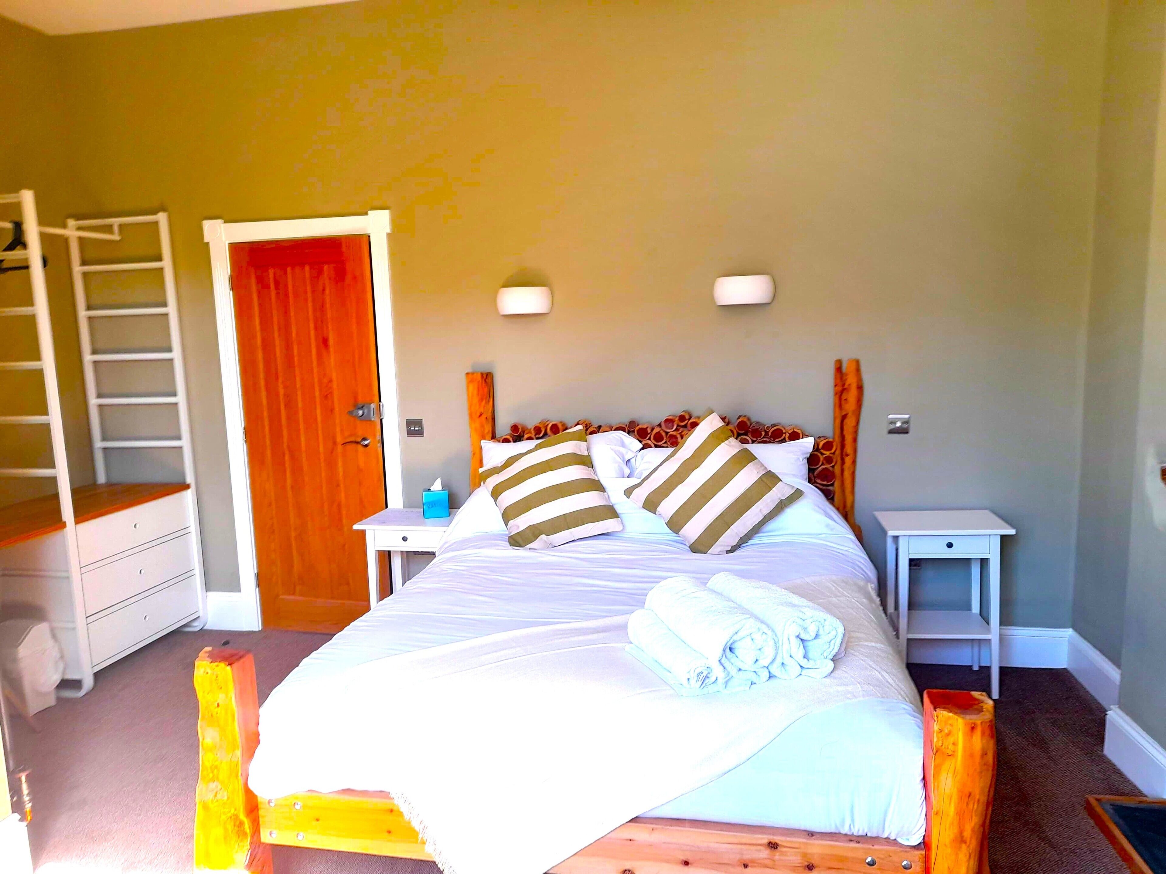 Standard Double Room, 1 King Bed | Individually decorated, individually furnished, desk, laptop workspace