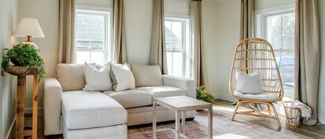 Smart TV, fireplace, music library, stereo