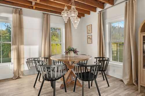 Morning Dove, 2 bedroom farmhouse, on Seneca lake wine trail