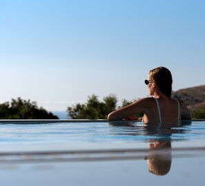Outdoor pool - Margaret Villa - Pool, Heated Spa Whirlpool, Playground, Ping Pong & BBQ (Rethymno)