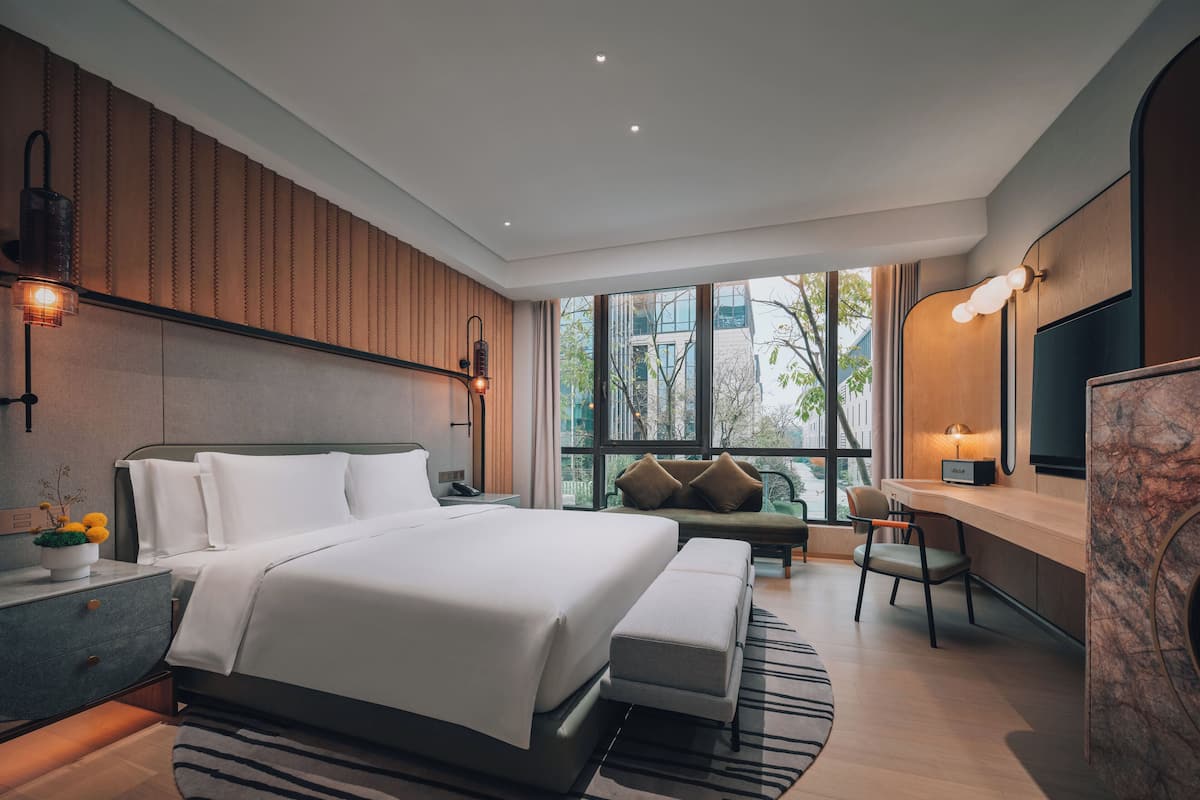 Standard Room, 1 King Bed, Accessible | Down comforters, minibar, in-room safe, individually decorated