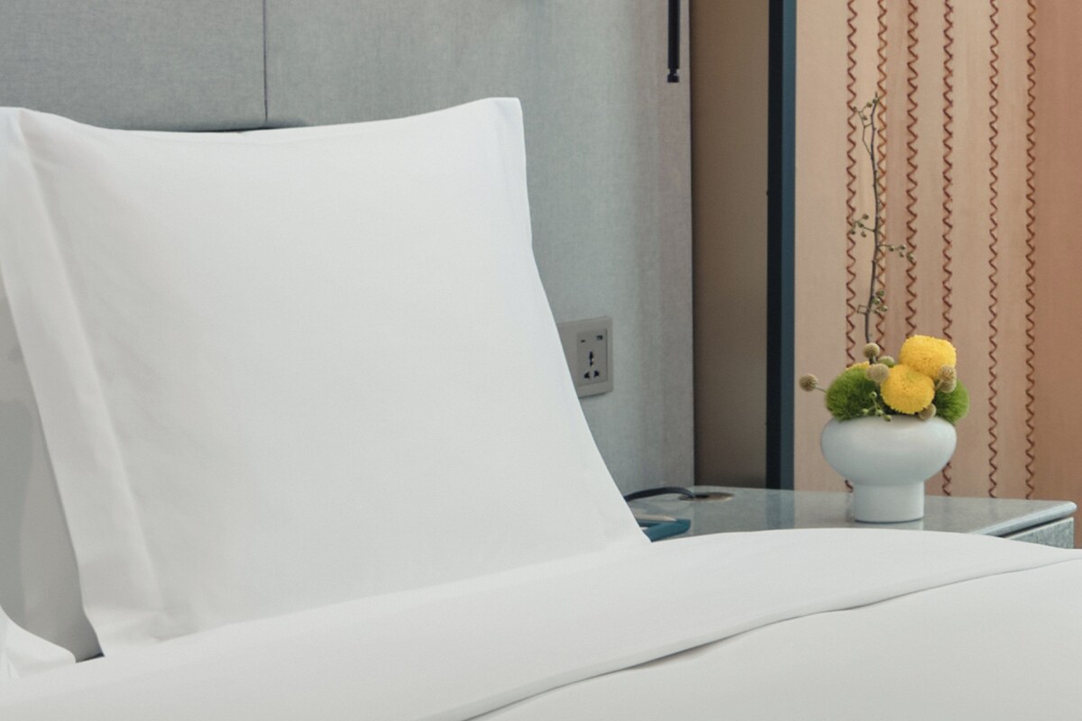 Premium kamer | Donsdekens, een minibar, een kluis op de kamer, een bureau