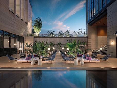 Garden. Hotel Indigo Hangzhou Uptown by IHG