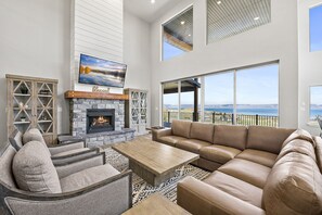 TV connectée, cheminée, jeux vidéo, Netflix