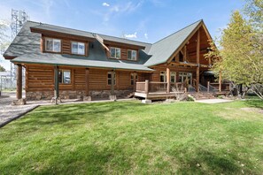 Exterior - Papa Bear Lodge (Sleeps 52) by Bear Lake Luxury Rentals (Garden City)