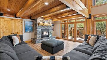 TV connectée, cheminée, baby-foot