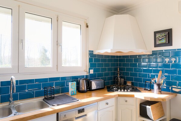 Fridge, microwave, oven, dishwasher