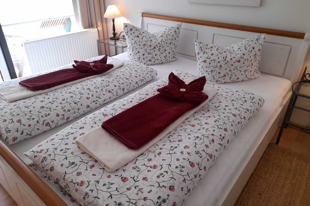 Forest oasis I with sauna and swimming pool, great hiking trails nearby