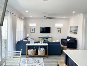 Smart TV, DVD player - “Island Escape” Beautiful Luxury Home! Community Pool/Hot Tub, Bikes, Kayak (Navarre)