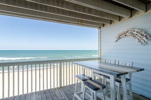 Outdoor dining - Panoramic view and amenities galore in Ocean Dunes (Kure Beach)