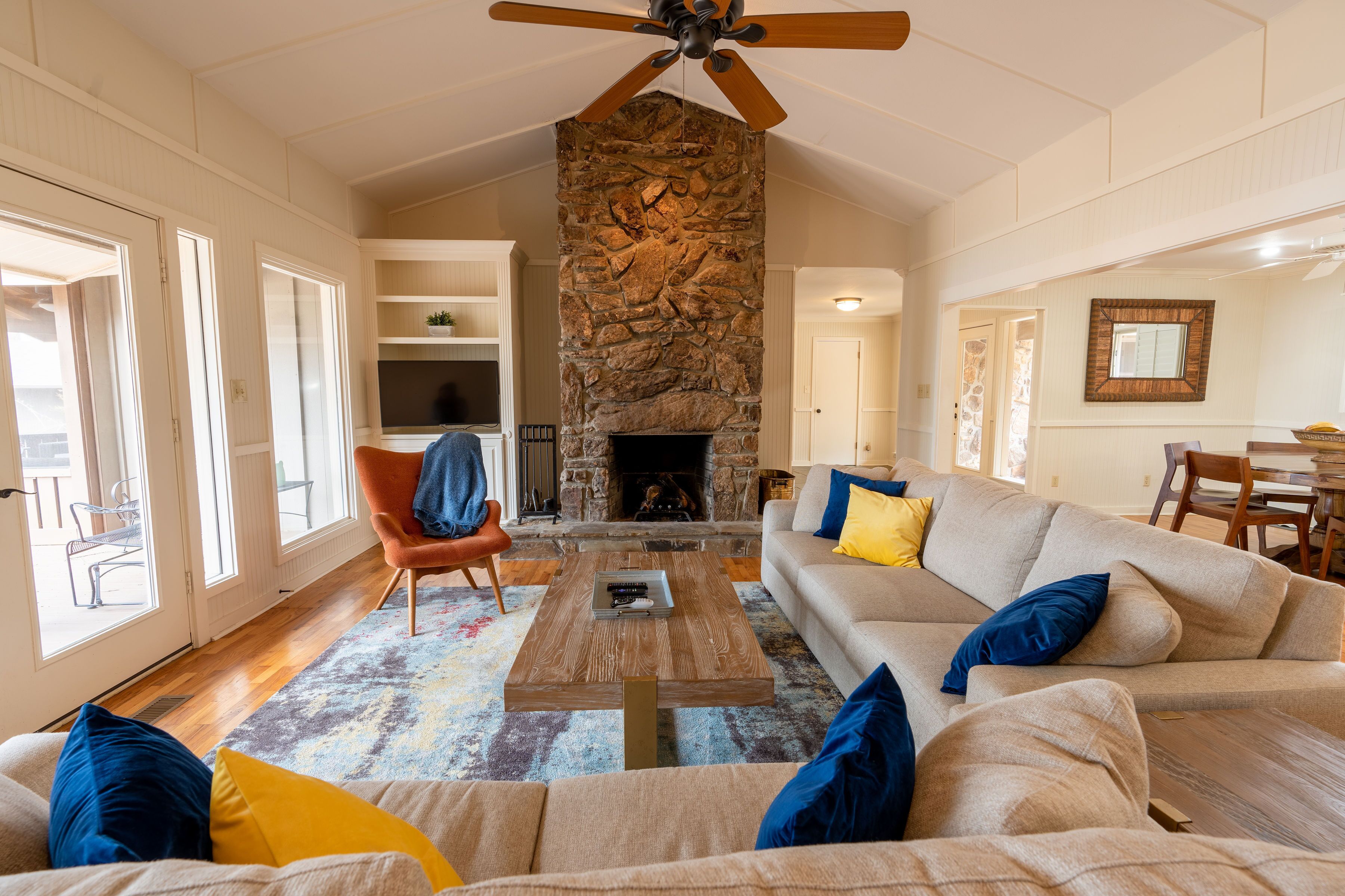 NEW Greers Ferry Lakefront home in Eden Isle!