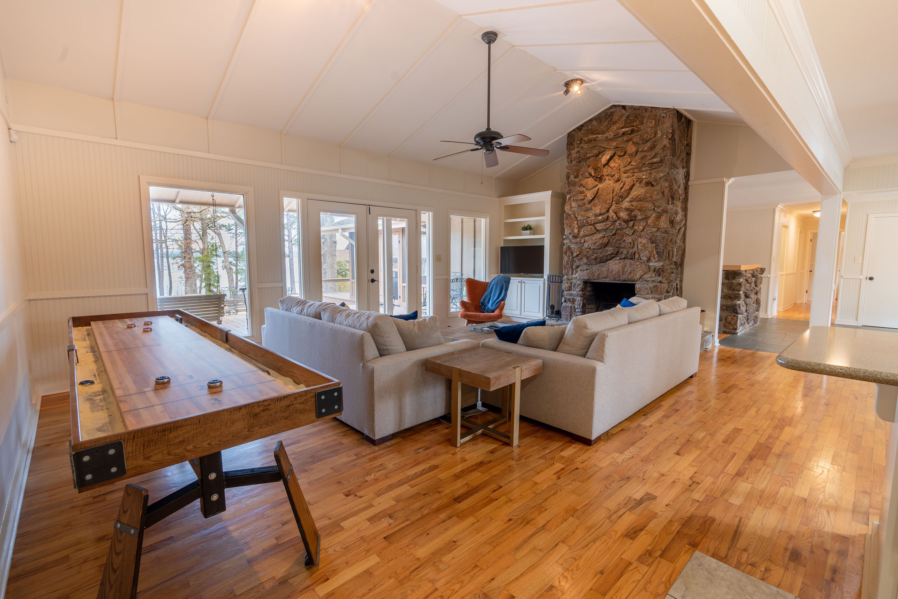 NEW Greers Ferry Lakefront home in Eden Isle!