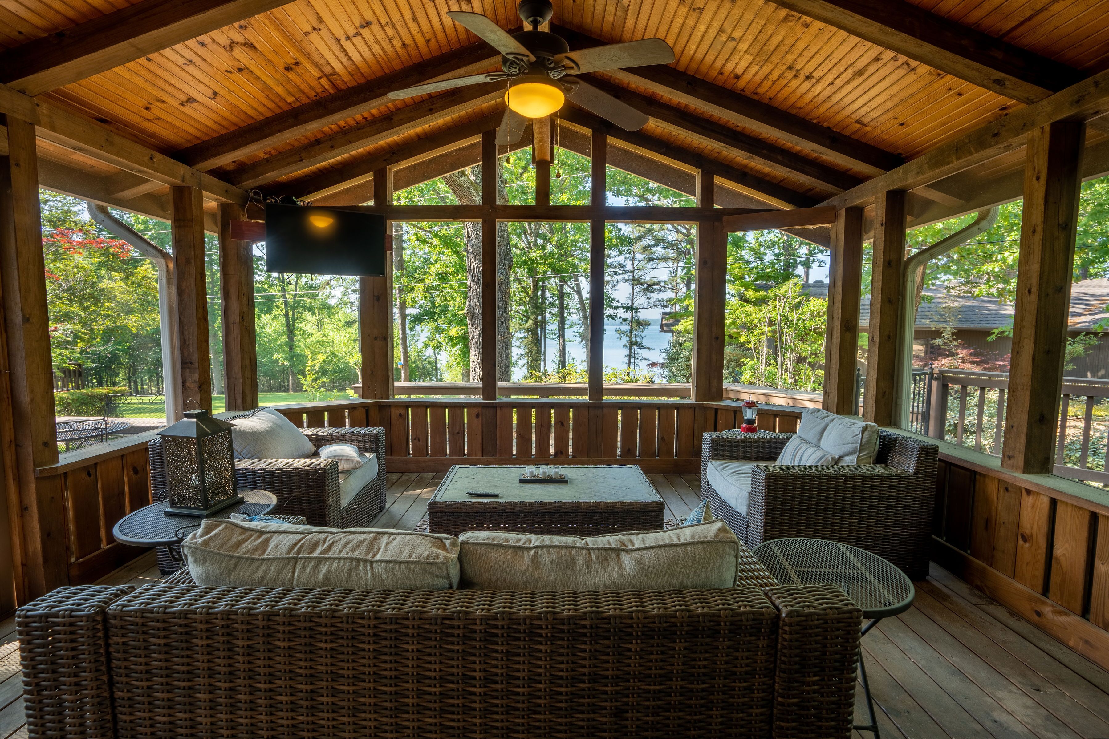 NEW Greers Ferry Lakefront home in Eden Isle!