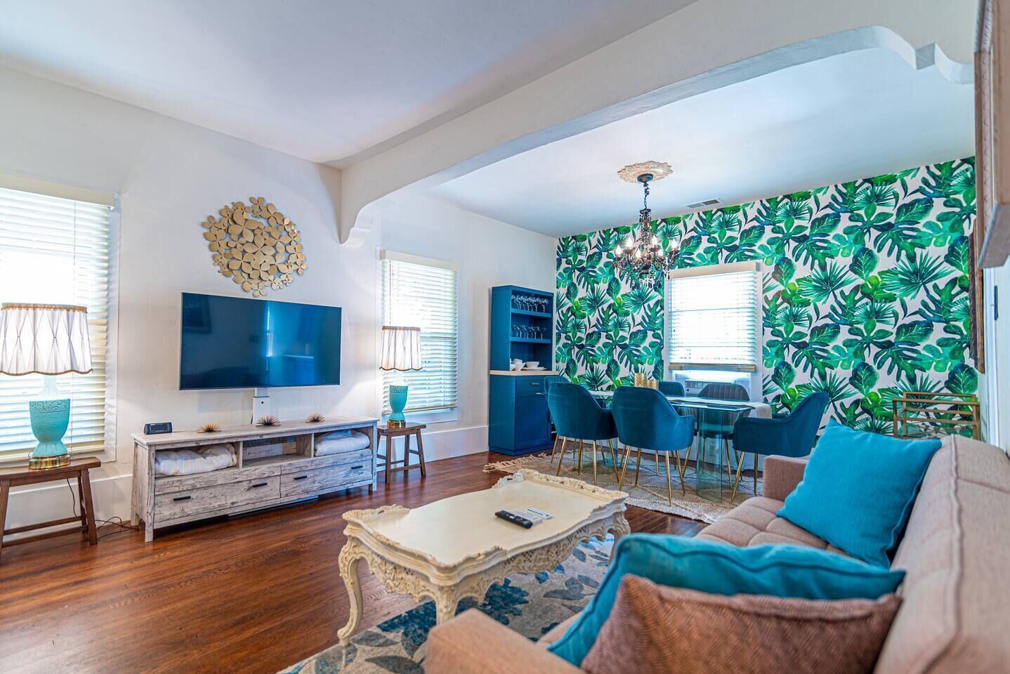 The Caribbean Queen - 2br, 1ba, dtwn + hot tub