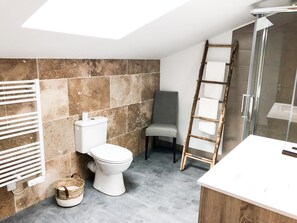 Dusche, Handtücher, Toilettenpapier