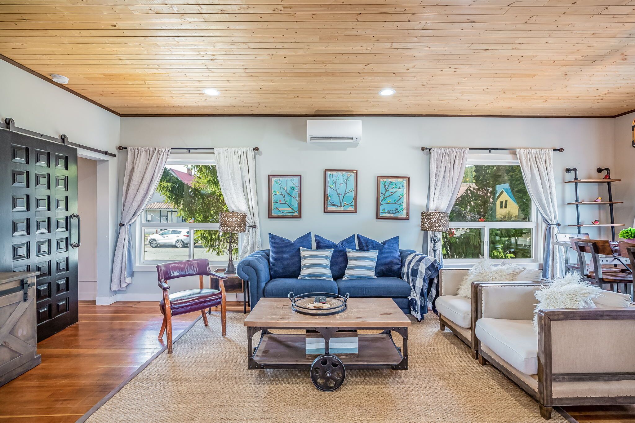 25% OFF 3+ Nts-Prime Downtown Roslyn*Private Patio Fire Table-HotTub+GameRm