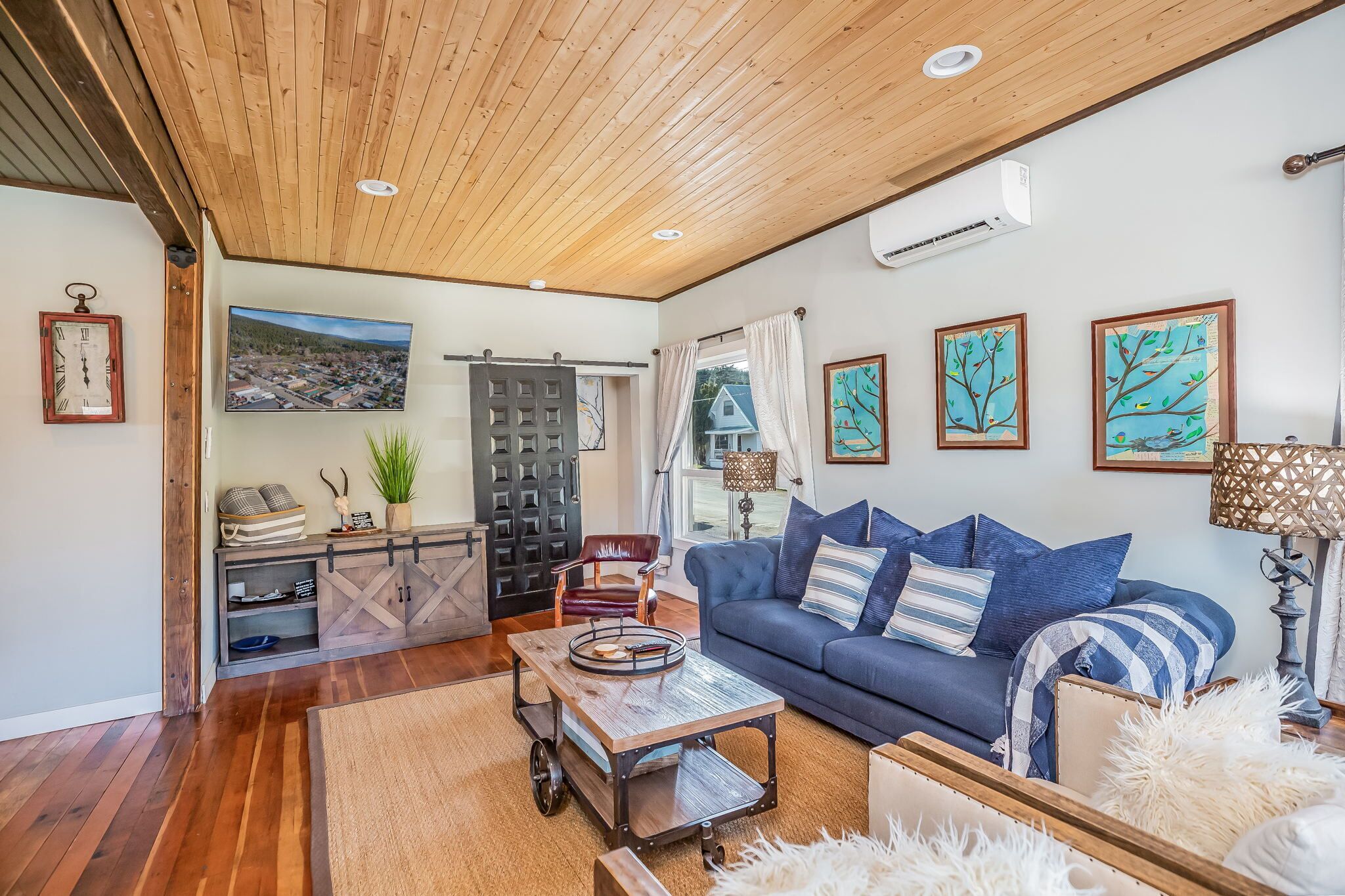 25% OFF 3+ Nts-Prime Downtown Roslyn*Private Patio Fire Table-HotTub+GameRm