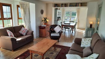 Smart-TV, DVD-Player, Bücher