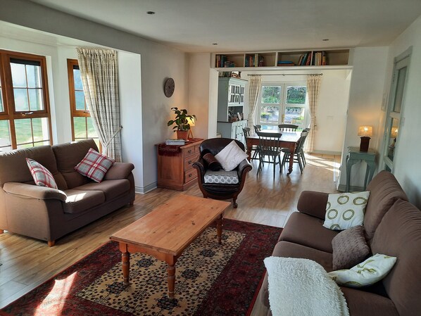 Smart-TV, DVD-Player, Bücher