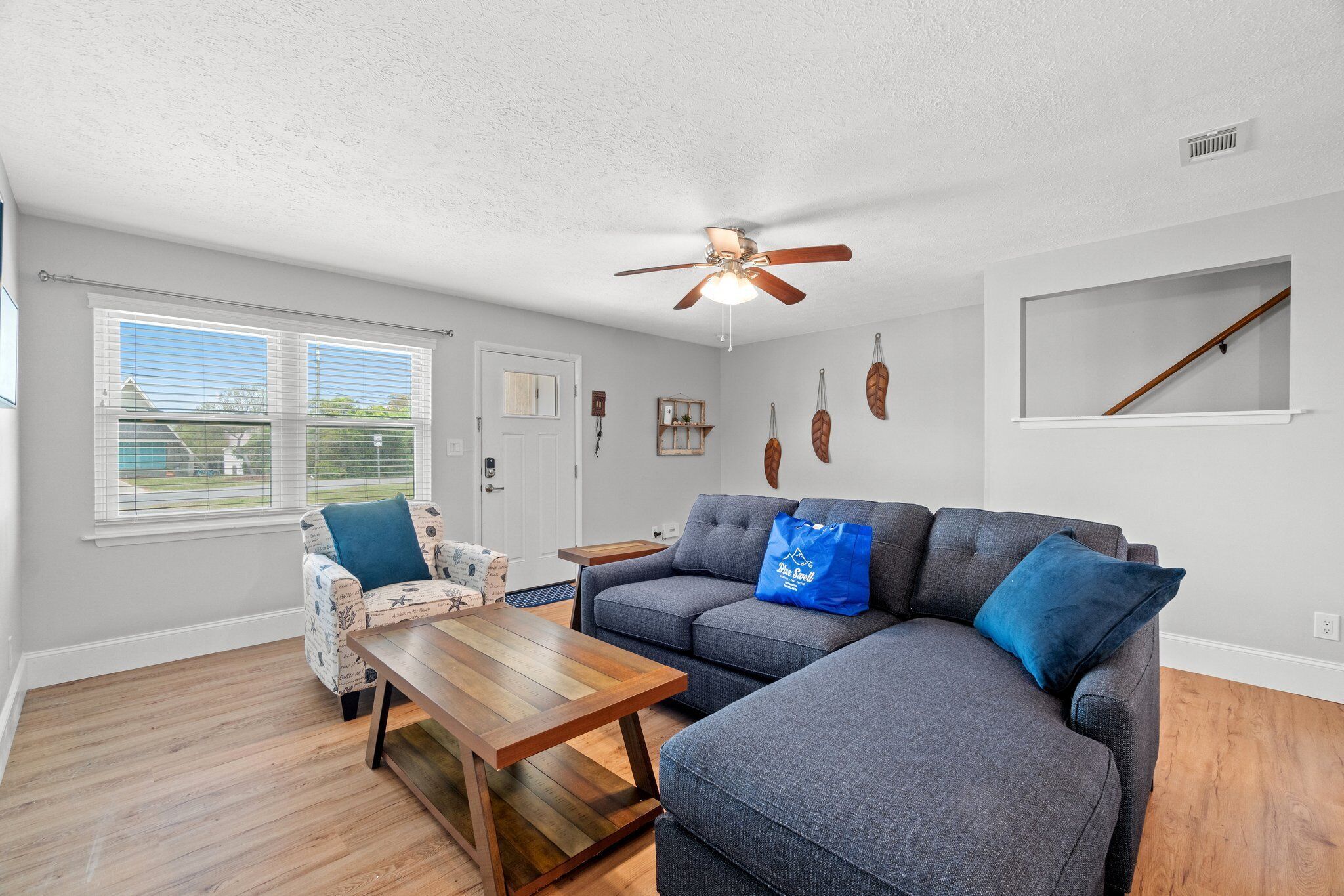 La Casa Turquesa is a 2 min walk from the Beach and Dog Friendly - Sleeps 8