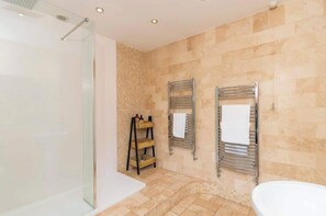 Baignoire, serviettes fournies