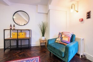 Interior - Palmyra Square by Tŷ SA (Newport)