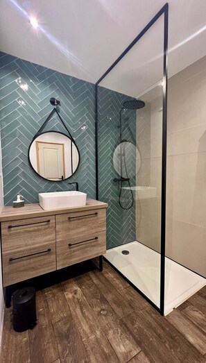 Shower, hair dryer, towels - 🌿 Chic apartment near the sea 🌿 (Bastia)
