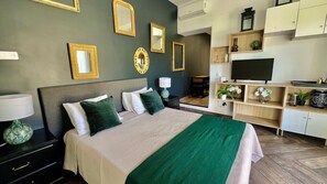 1 habitación, tabla de planchar con plancha, wifi gratis y ropa de cama 