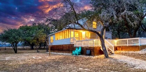 Book 3 Nights Get the 4th Free @ this Luxury Lodge in Leakey!