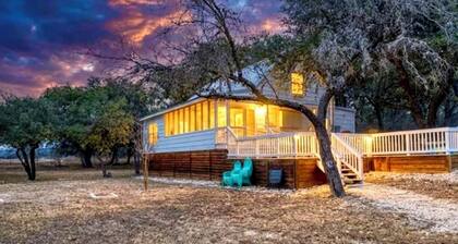Book 3 Nights Get the 4th Free @ this Luxury Lodge in Leakey!