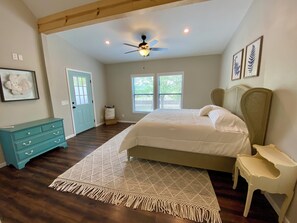 3 bedrooms, iron/ironing board, free WiFi, bed sheets - Drive over Frio River 2 Luxurious Gated Lodge, Super Views, 3 Minutes 2 Frio! (Leakey)