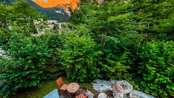 Familienchalet, Mehrere Betten, Bergseite (Grandpa's Mountain House) | Terrasse/Patio