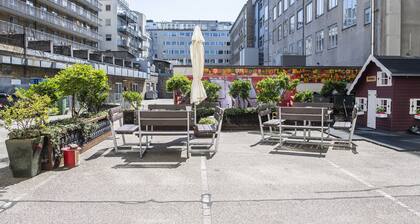 The Lakes 2BR by Daniel & Jacob's