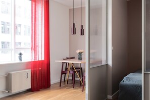 2 bedrooms, desk, iron/ironing board, WiFi