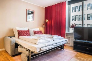 2 bedrooms, desk, iron/ironing board, WiFi