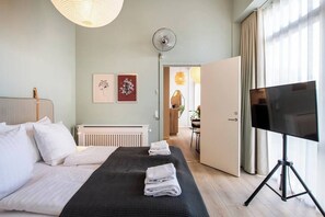 1 slaapkamer, een strijkplank/strijkijzer, reisbedje, wifi