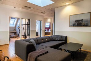 TV, offices - Kings Garden 2 by Daniel & Jacob's (København)