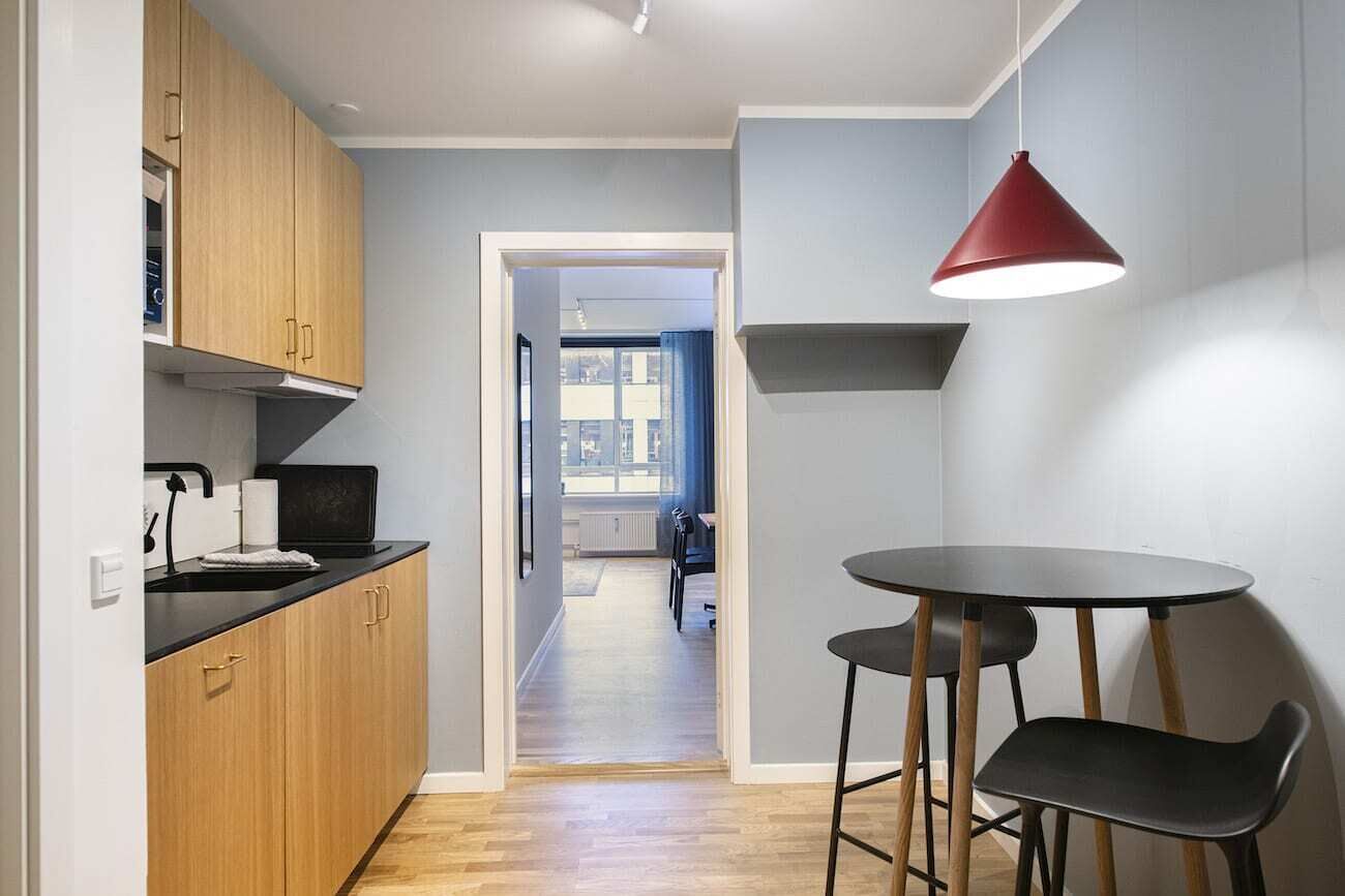 By the Lakes 1 bedroom hotel apt - Into This Place